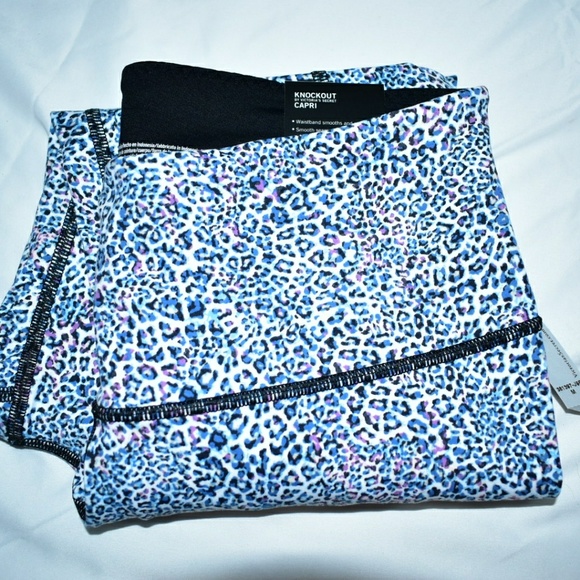 ❤HP❤VICTORIA SPORT BLUE LEOPARD KNOCKOUT CAPRI NWT - Picture 8 of 8